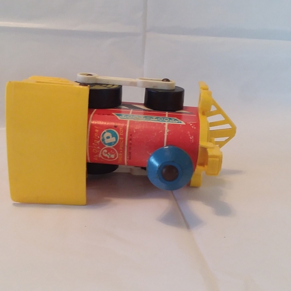 Vintage Fisher Price Rare Yellow Toot Toot Engine - Picture 6 of 12